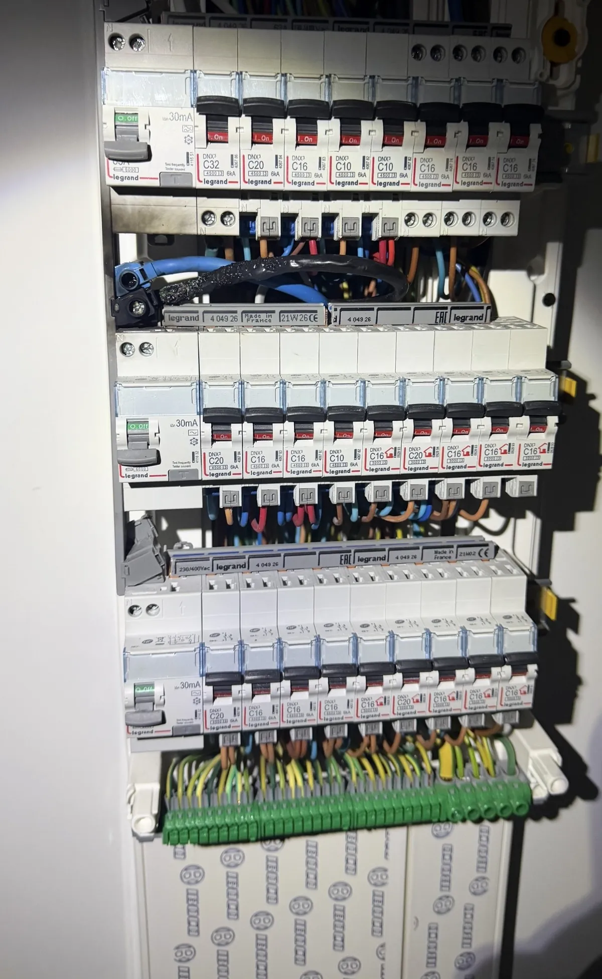 Contrôle d’un tableau électrique Legrand lors d’un dépannage TBELEC
