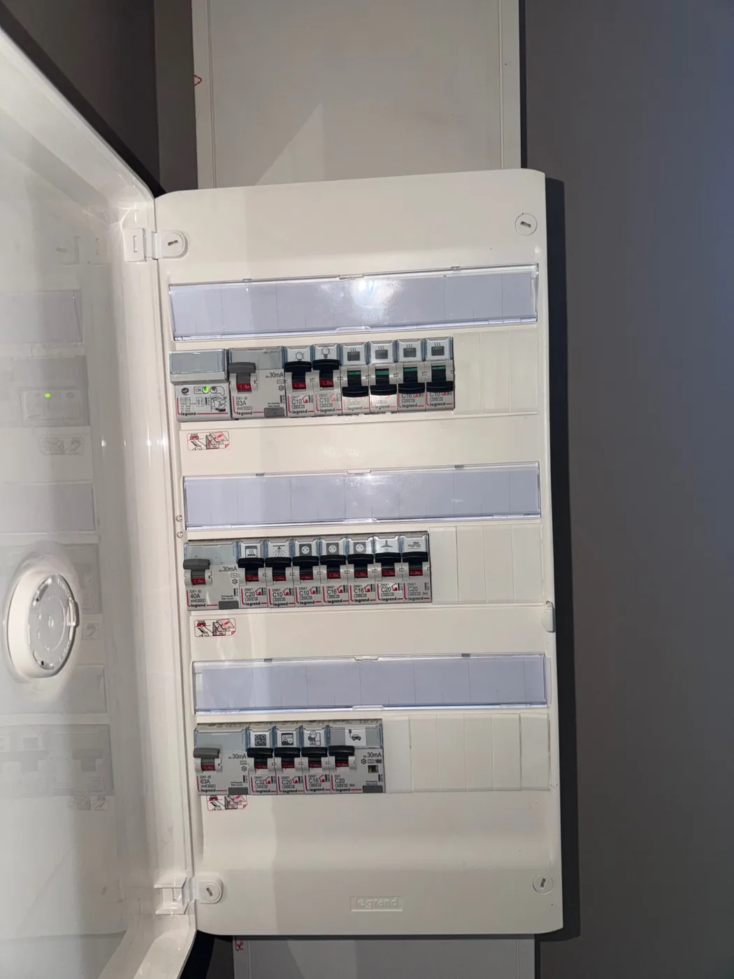 électricien Saint-Leu-d’Esserent – Remplacement d’un tableau électrique Legrand par TBELEC à Saint-Leu-d’Esserent