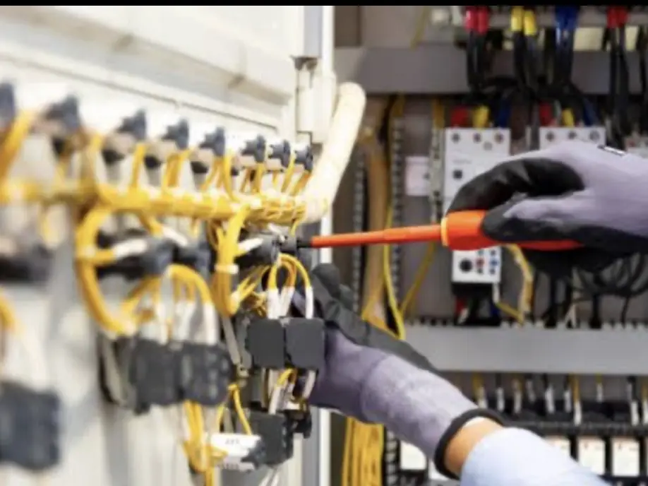 Intervention et diagnostic sur une armoire électrique par TBELEC
