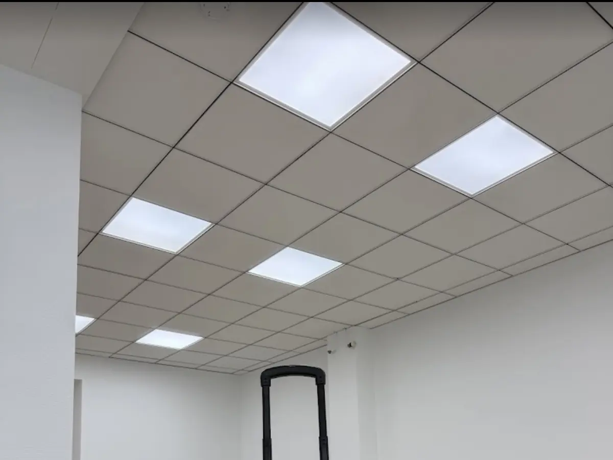 Installation d’un éclairage LED dans des locaux professionnels par TBELEC